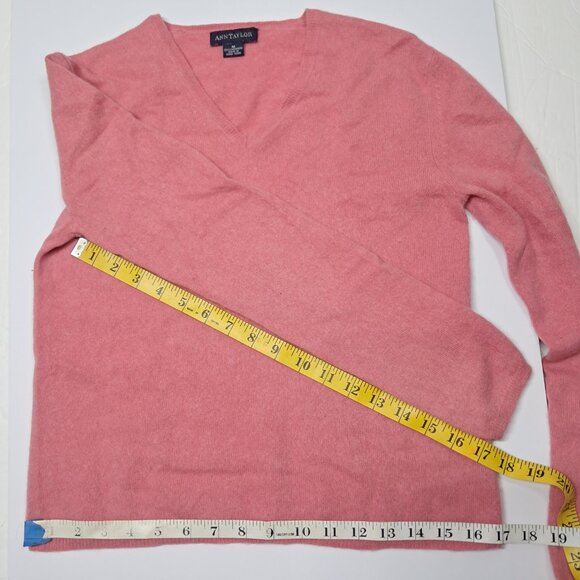Ann Taylor 100% Cashmere V Neck Pink Long Sleeve Sweater Medium - Picture 6 of 7